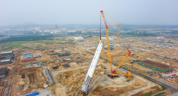 时博SHIBO(中国)自主研制的“全球第一吊”4000吨级履带式起重机首吊成功