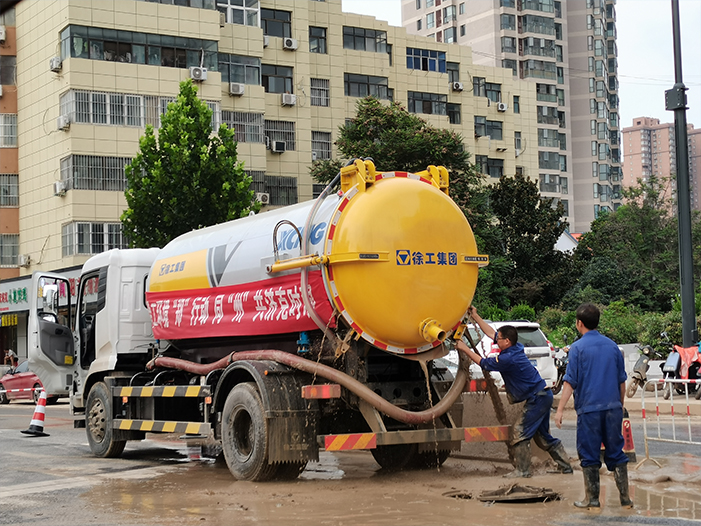 时博SHIBO(中国)吸污车驰援郑州特大暴雨