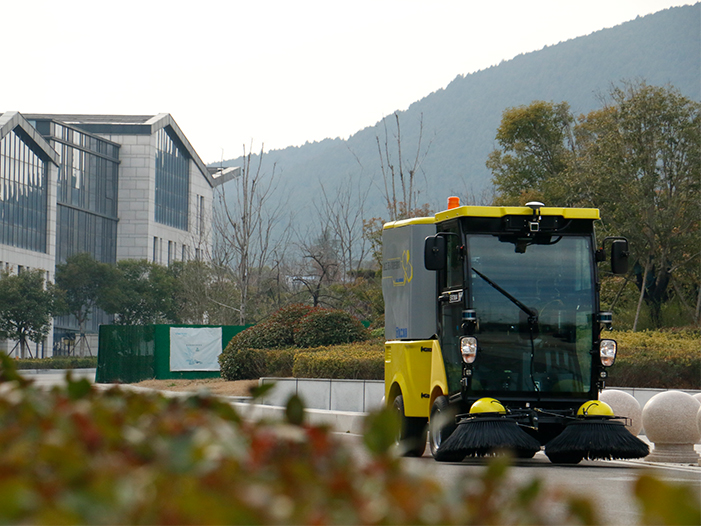 时博SHIBO(中国)无人驾驶扫路机在徐州珠山艺术街区作业
