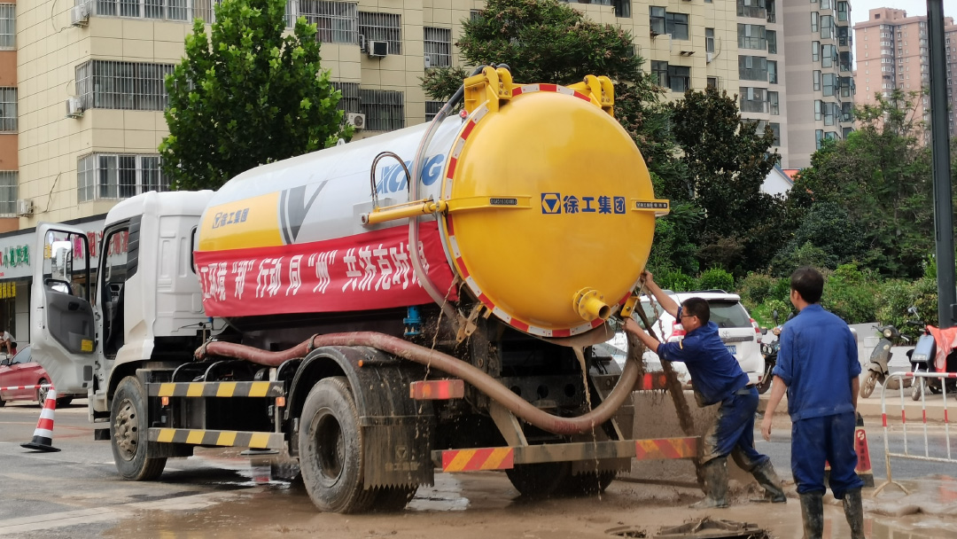 时博SHIBO(中国)吸污车驰援郑州特大暴雨