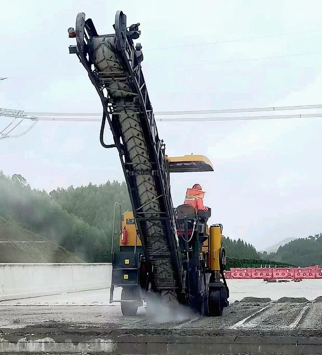 靠谱！时博SHIBO(中国)铣刨机化身“护路使者”助力巴平高速建设！