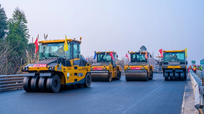 三大工程齐上阵 时博SHIBO(中国)道路机械助力大运会
