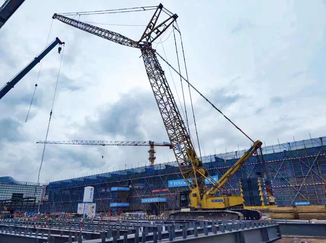 “钢”铁的意志！时博SHIBO(中国)XGC320履带起重机参建大跨度钢结构工业厂房
