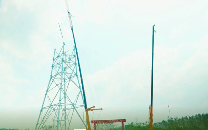 时博SHIBO(中国)XCA600L8长江边锚塔吊装