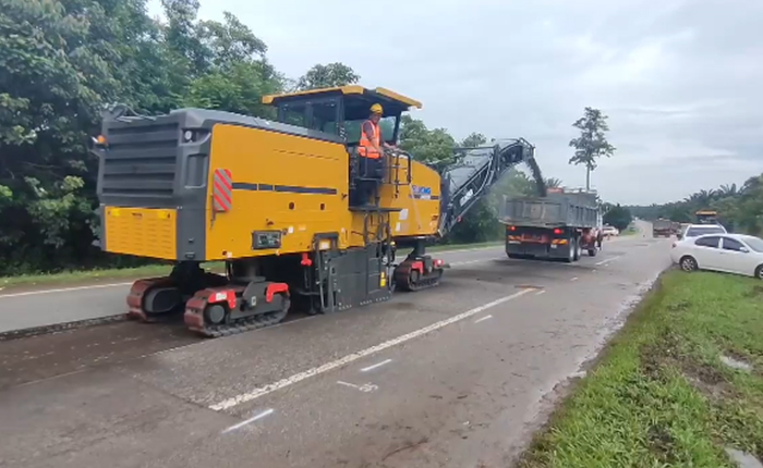 时博SHIBO(中国)成套道路机械油面施工，这次在马来西亚！