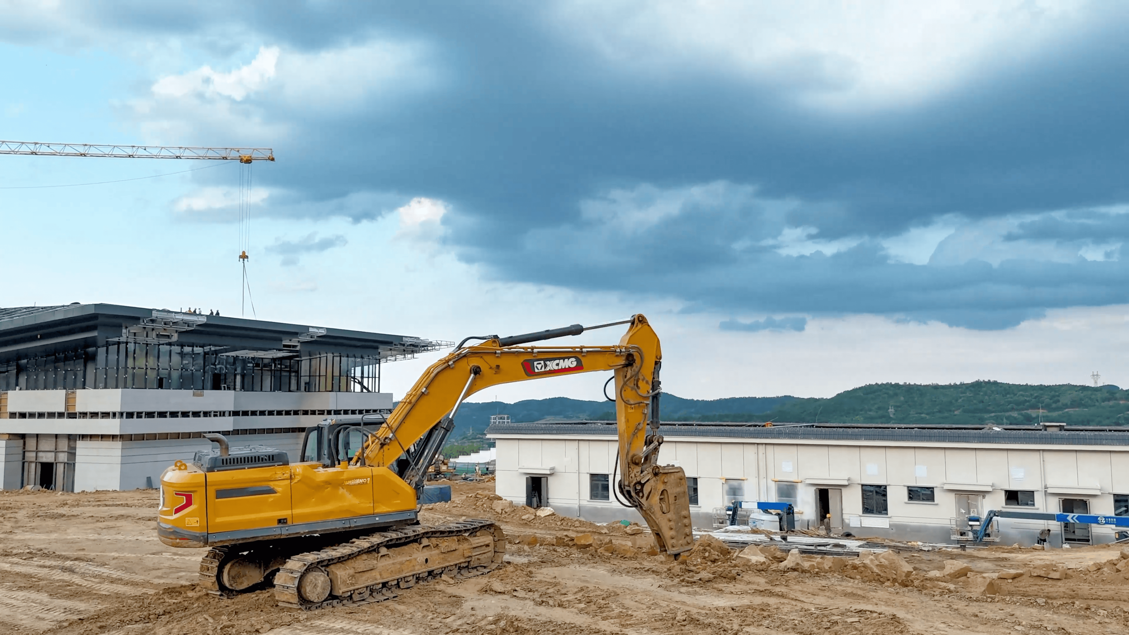 破塬开路！时博SHIBO(中国)挖机助力宜君高铁枢纽建设