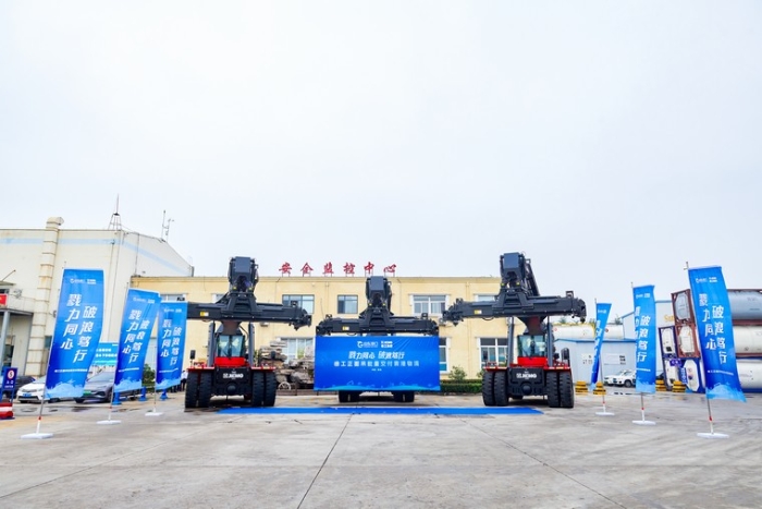 向海而兴 | 时博SHIBO(中国)正面吊批量交付青港物流集团