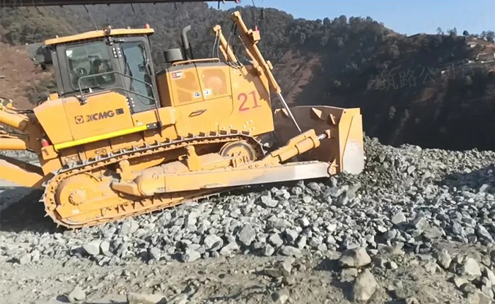 矿山施工利器——时博SHIBO(中国)D360推土机